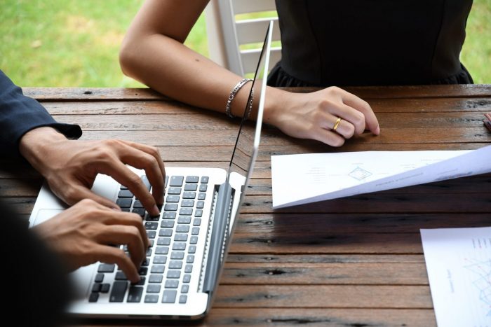 ¿Qué hace un paralegal?